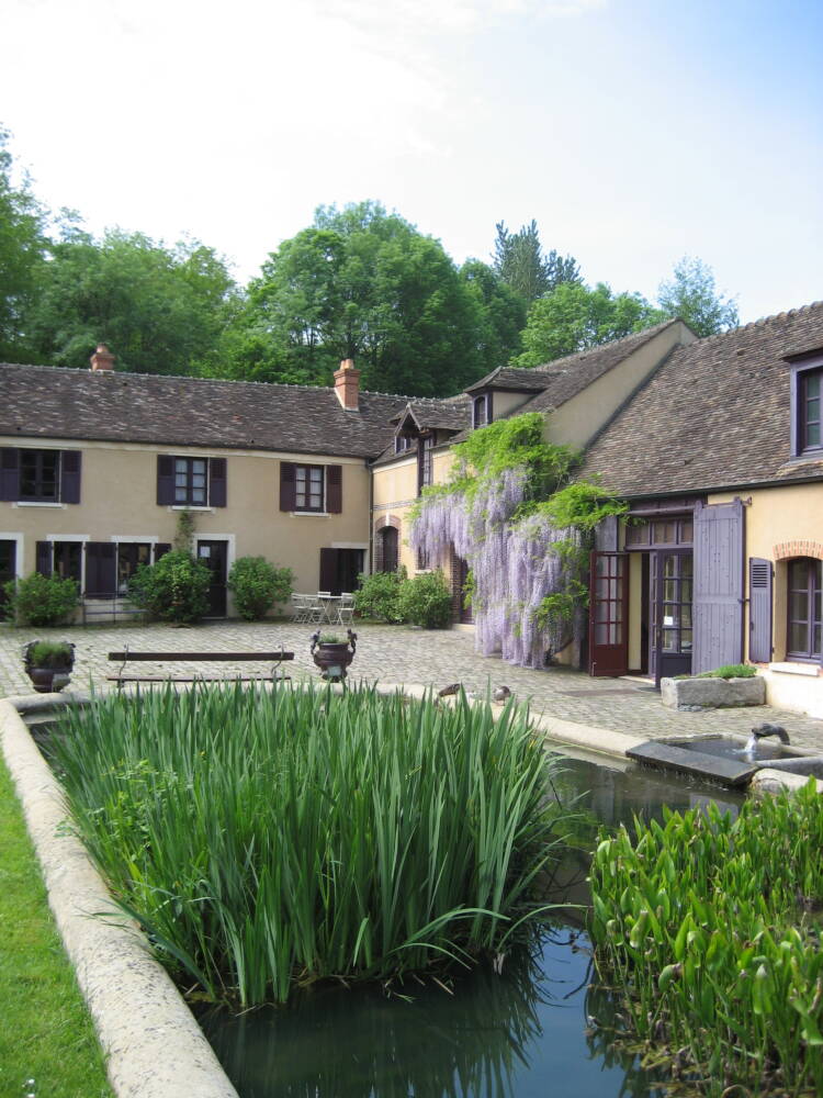 Elsa Triolet-Aragon house - Saint-Arnoult-en-Yvelines - courtyard