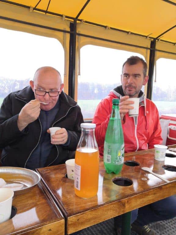 Pranzo a bordo di una carrozza trainata da cavalli alla Bergerie Nationale